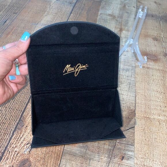 MAUI JIM BLACK MATTE FINISH TRI-FOLD HARD SUNGLASSES CASE - Picture 8 of 8